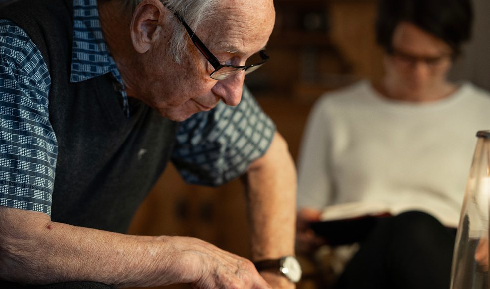 Läsningen av veckans bibel­texter leder till ett samtal om vad som kännetecknar ett kristet liv, för att sedan avslutas med bön.