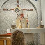 Biskop Erik har både Svenska kyrkan på Gotland och i utlandet som arbets­plats. Här firar han mässa i Svenska kyrkan i Rom. Bild: Privat