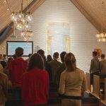 Gudstjänst i kapellet på ungdomslägret Bära. Bild: Rebecca Fredriksson