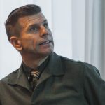 – Jag behöver inte ha alla svar – tvärtom är samtalet viktigare, säger Dennis.