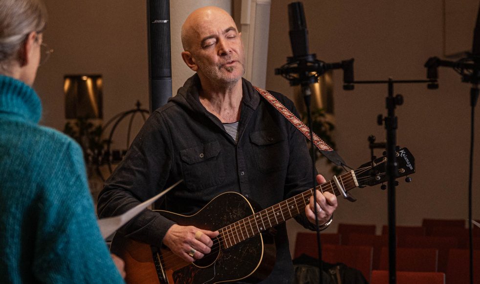 – När vi lovsjunger väcks viljan att värna skapelsen. Det blir som ett positivt kretslopp, i bästa fall, säger Paul.