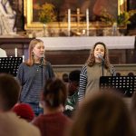 Bibelglädje och bibelvånda Vinterkonferensen inleddes med en lovsångsgudstjänst i S:ta Clara kyrka i Stockholm.