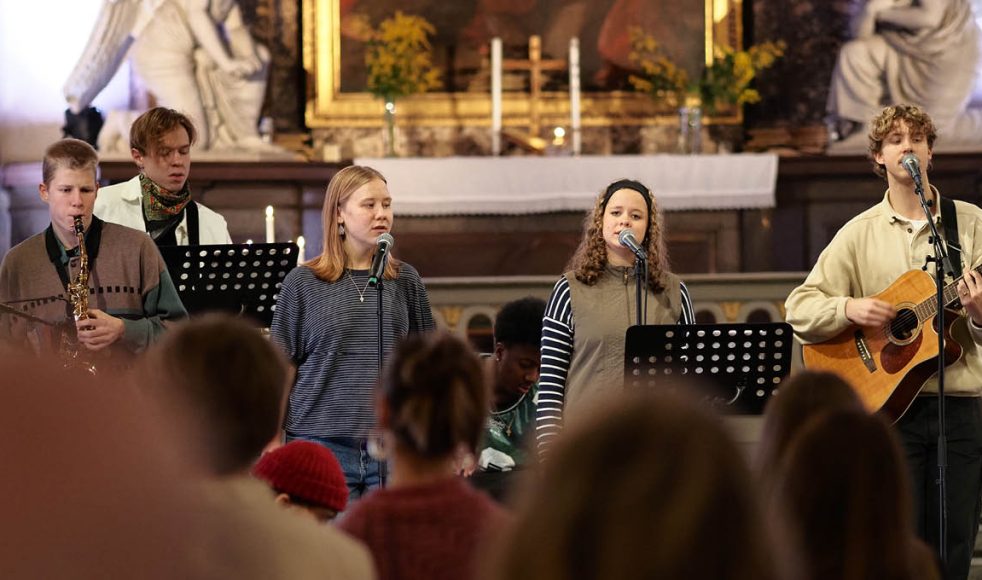 Vinterkonferensen inleddes med en lovsångsgudstjänst i S:ta Clara kyrka i Stockholm.