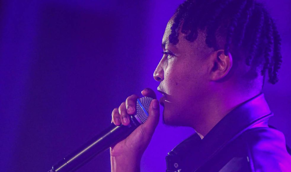 – Det är en konst i sig själv, att ha konsert. Jag njuter av det också och vill bli bättre på det, säger Abenezer, som kommer att sjunga på Gullbrannafestivalen i sommar. Bild: Pax Engström