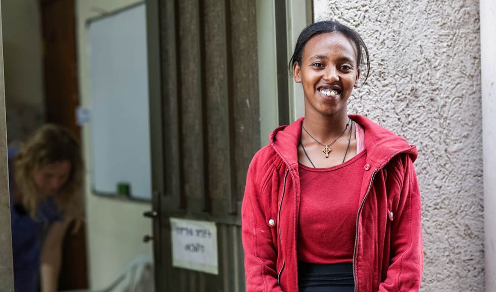 Hanna befann sig i en liknande situation som Medhanit och gick ut från skolan med ofullständiga betyg. Även hon har fått påbörja en yrkesutbildning vilket ger högre chans till ett jobb och självförsörjning i framtiden.