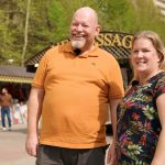 Anna-Klara vill uppmuntra alla barn att våga vara Bial-agenter och ta hand om sina kompisar, även när det kostar. Här är Anna-Klara med sin man David. Bild: Kenneth Lillqvist