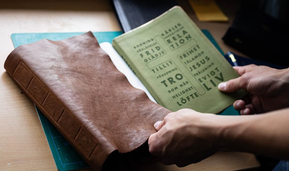 – En välläst bibel är bland det vackraste som finns, säger Vidar.