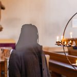 Doris växte upp i en muslimsk familj, men mötet med kristna på olika håll påverkade henne.